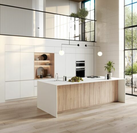 Cuisine design blanche avec îlot central